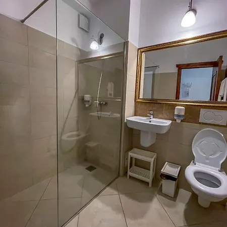 Casa Cu Tei 2*